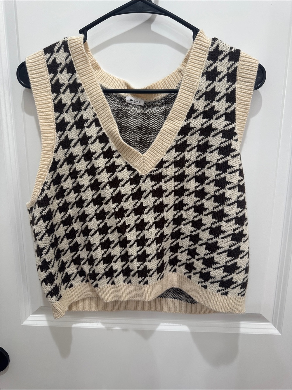 Garage Houndstooth V-Neck Sweater Vest in Cream and Black